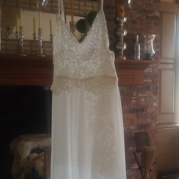 Gown - Picture 4 of 5